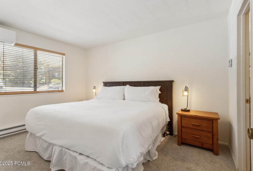 11_King-Bedroom_1800x1200_4232528