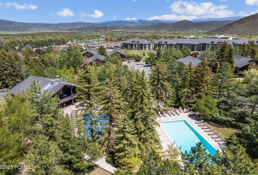 17_Outdoor-Pools_1800x1200_4232547