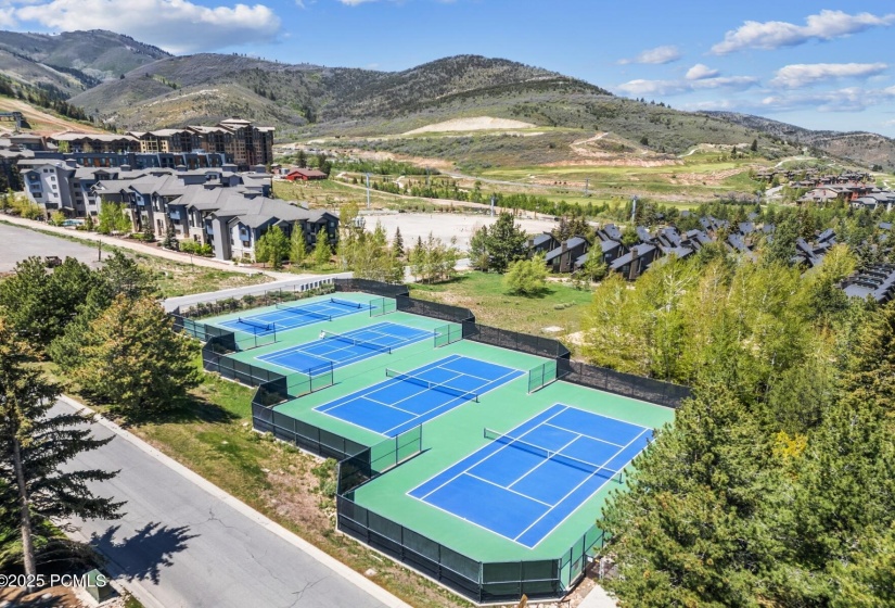 18_Outdoor-tennis-pickleball_1800x1200_4