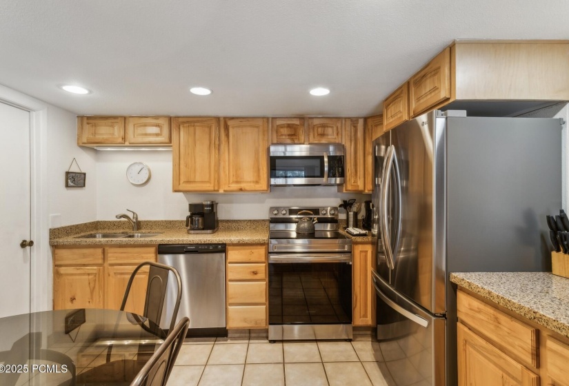 7_Kitchen-Dining_1800x1200_4232523