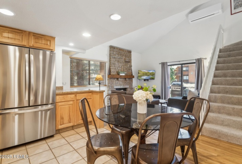 8_Kitchen-Dining_1800x1200_4232524