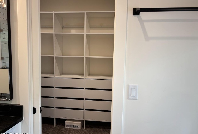 5_mstr closet