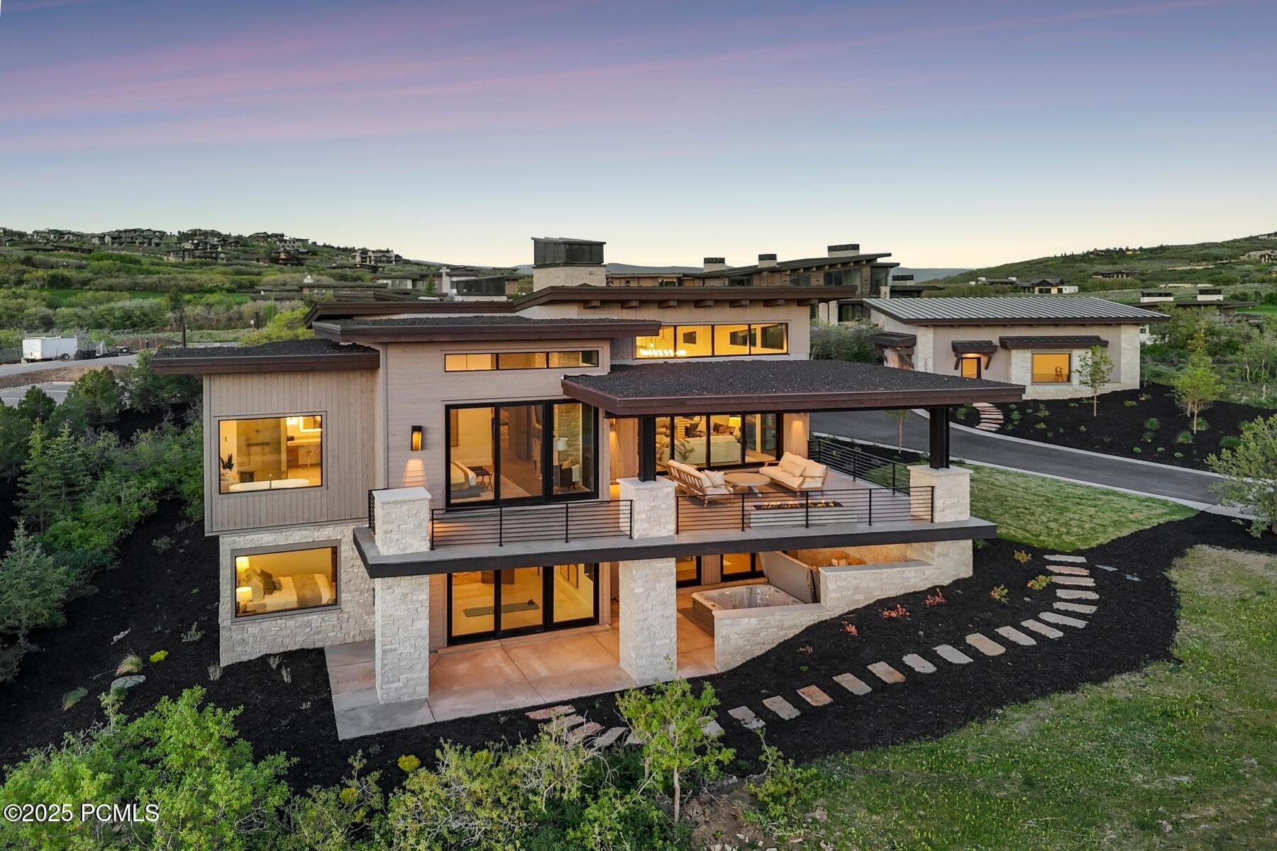 0_Front-Exterior_1800x1200_4235087