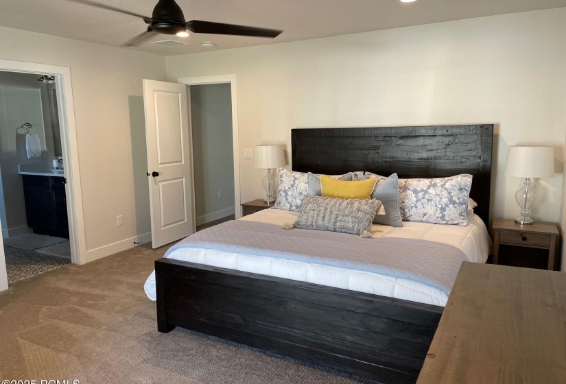 Upstairs En Suite Bedroom