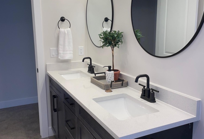 Upstairs Main Bathroom
