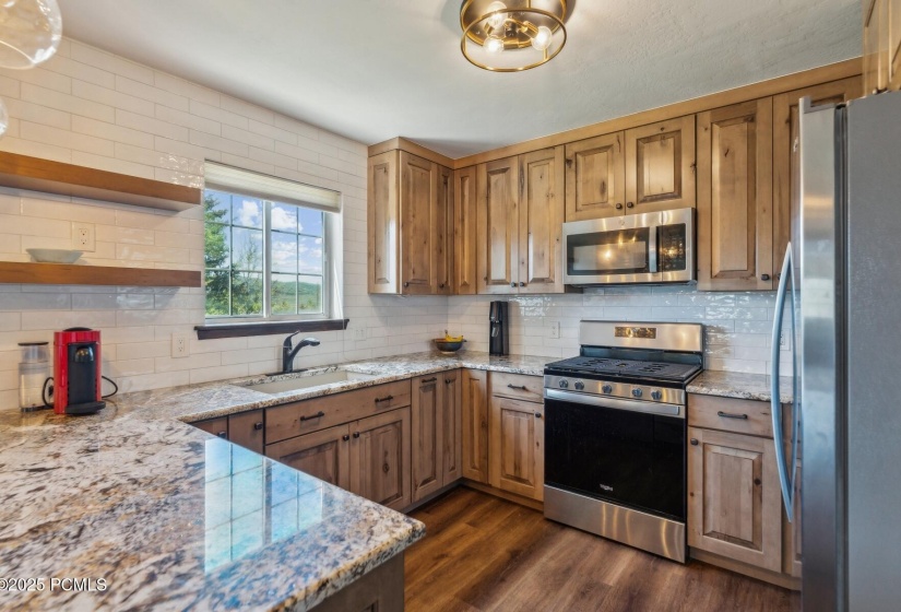 12_Kitchen_1800x1200_4235585