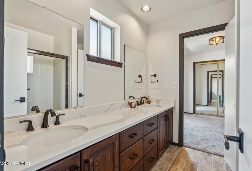 19_Bathroom_1800x1200_4235591