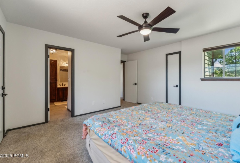 24_Bedroom_1800x1200_4235596