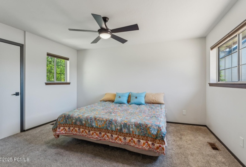 25_Bedroom_1800x1200_4235597