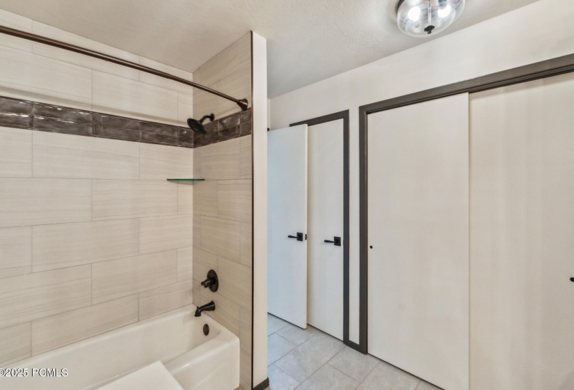 28_Bathroom_1800x1200_4235600