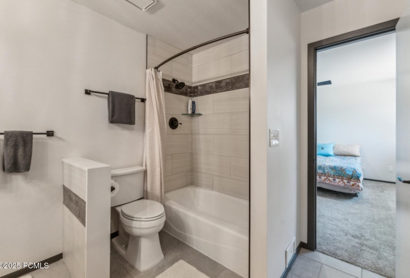 29_Bathroom_1800x1200_4235602
