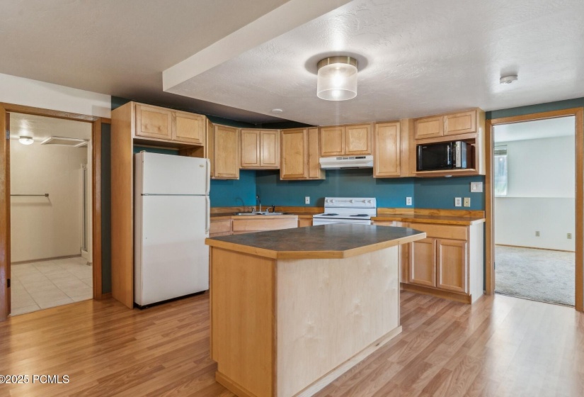 36_Familyroom-Kitchen_1800x1200_4235608