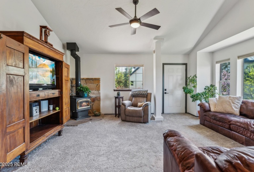 3_Livingroom_1800x1200_4235576