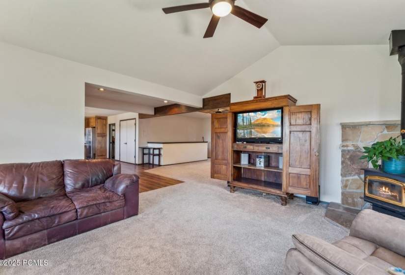 6_Livingroom_1800x1200_4235577