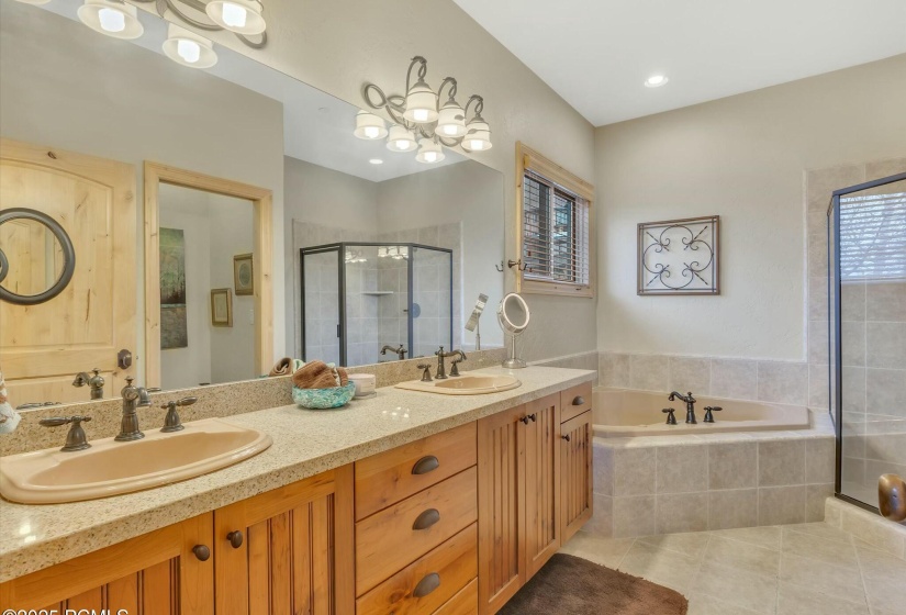 Large en suite bath