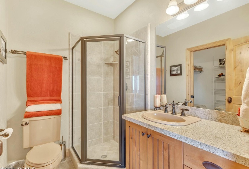 En Suite 3/4 bathroom