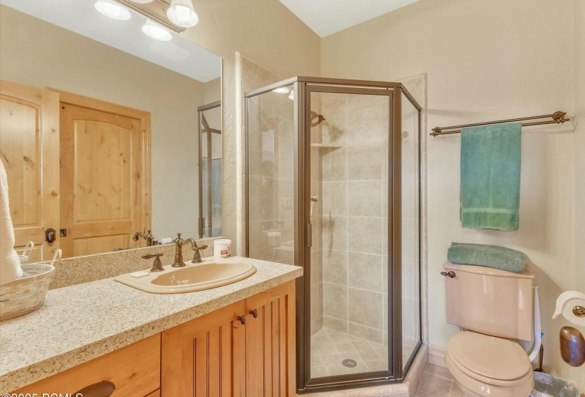 En suite 3/4 bath