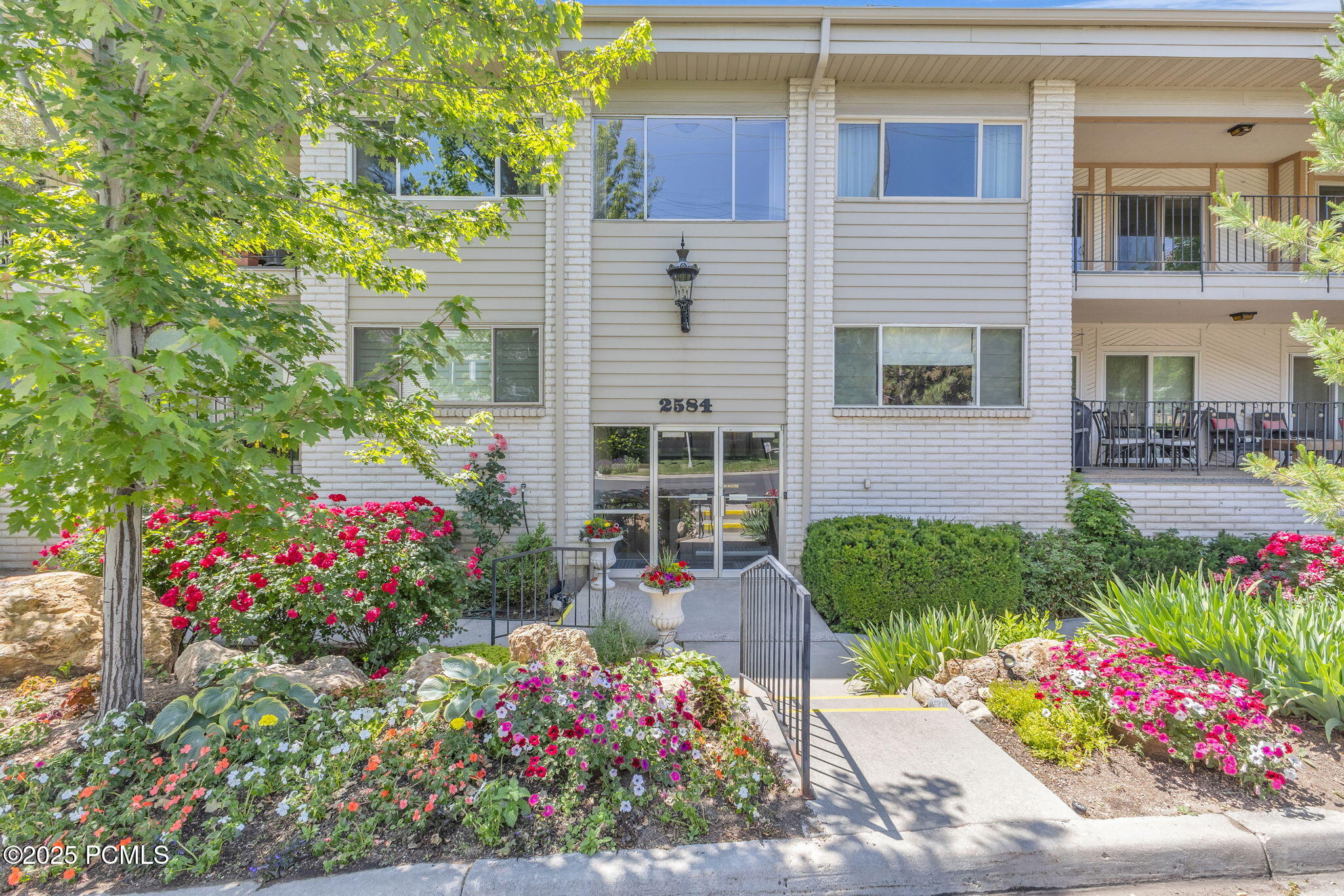 2-web-or-mls-2584-s-elizabeth-st-5