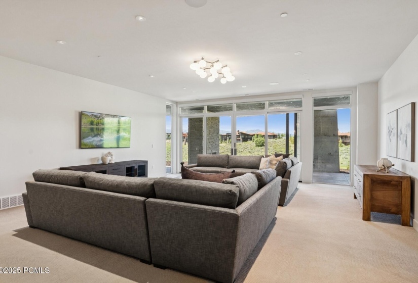 56_Familyroom_1800x1200_4239873