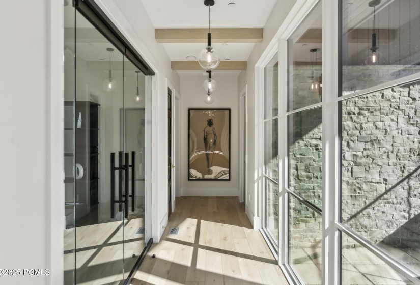 9_Hallway_1800x1200_4232986