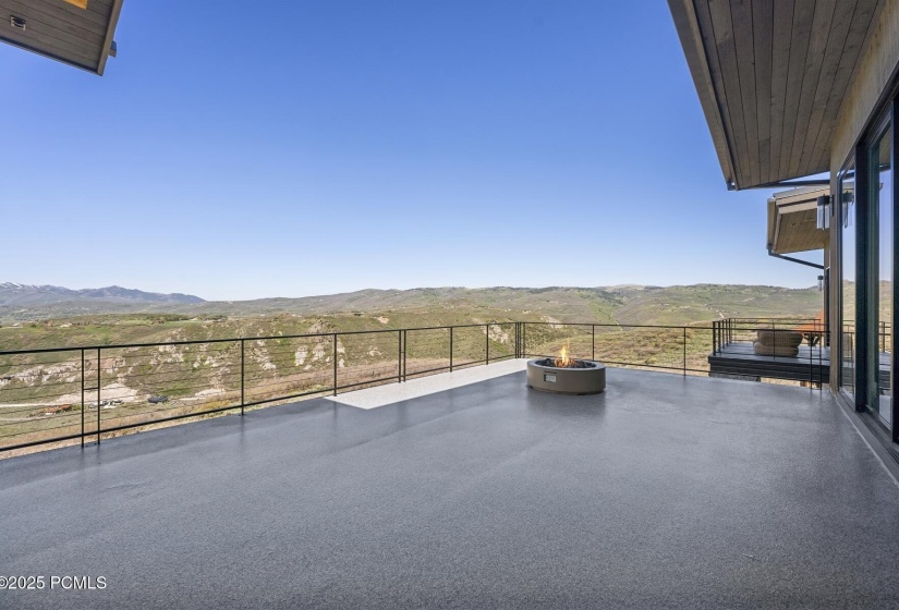 16_Deck-Area_1800x1200_4233042