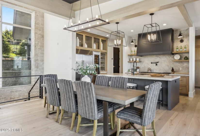 24_Dining_1800x1200_4232994