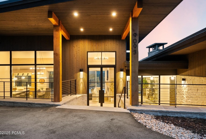 7_Front-Entry_1800x1200_4233069