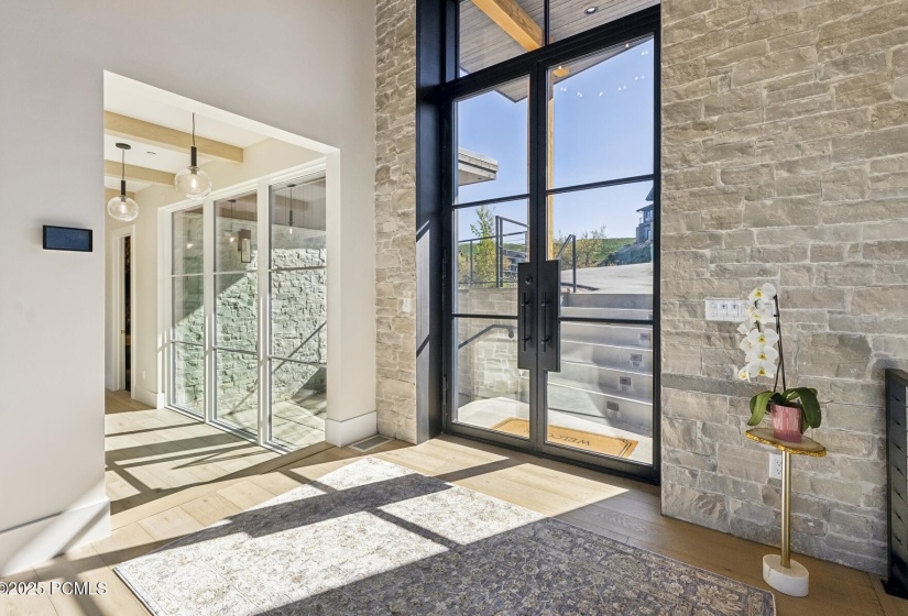 8_Entryway_1800x1200_4232987