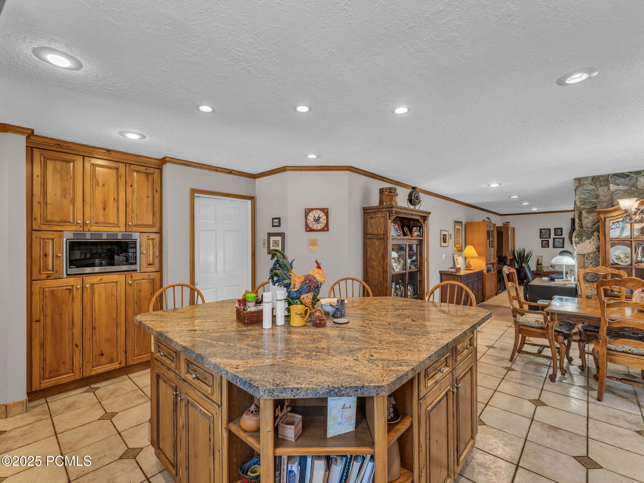 10-web-or-mls-7634-pinebrook-rd