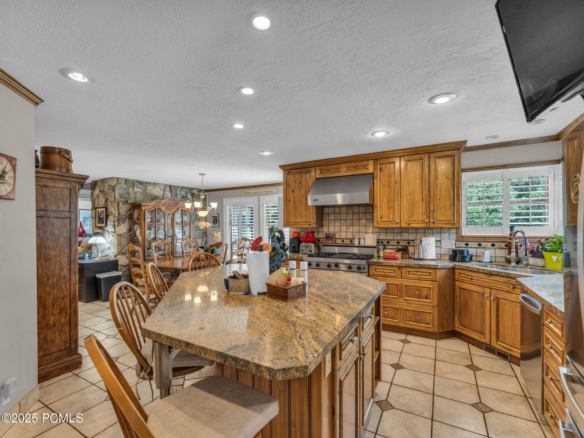 11-web-or-mls-7634-pinebrook-rd