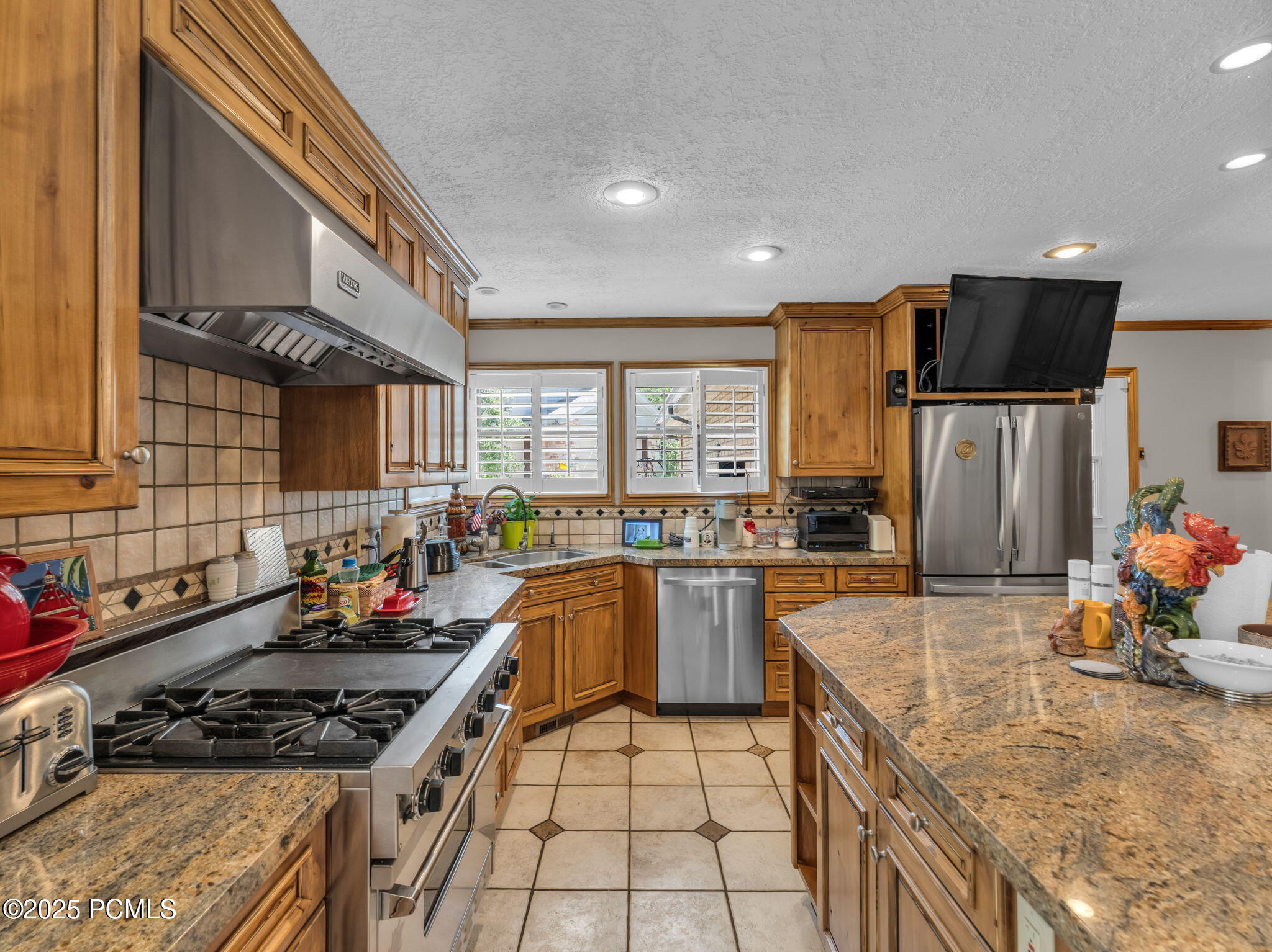 12-web-or-mls-7634-pinebrook-rd