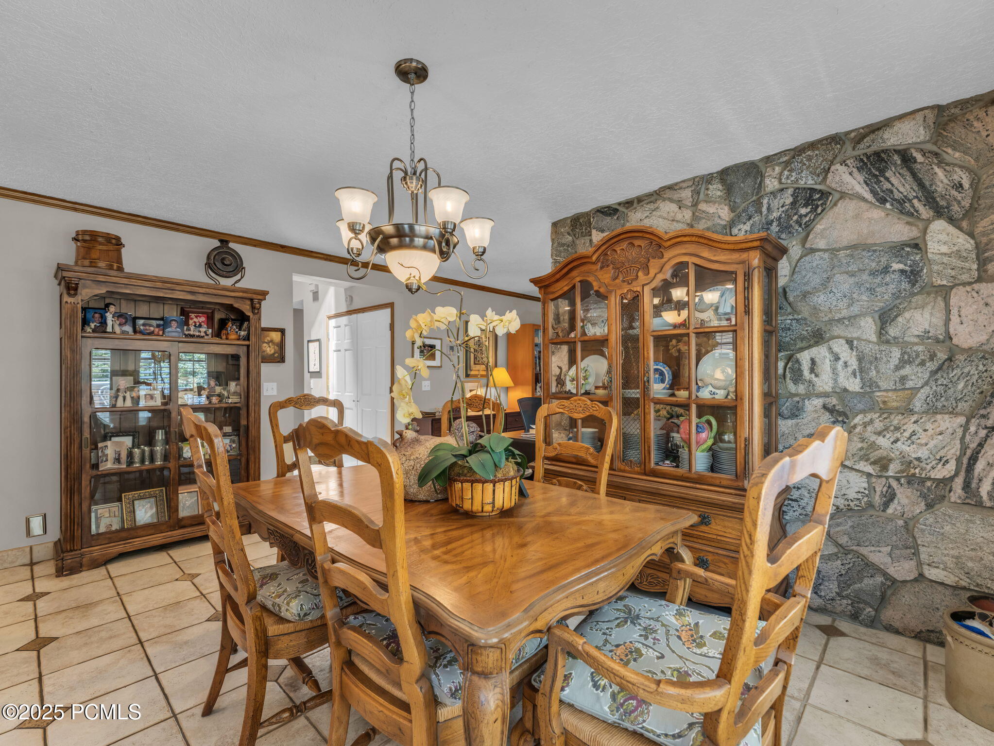 13-web-or-mls-7634-pinebrook-rd