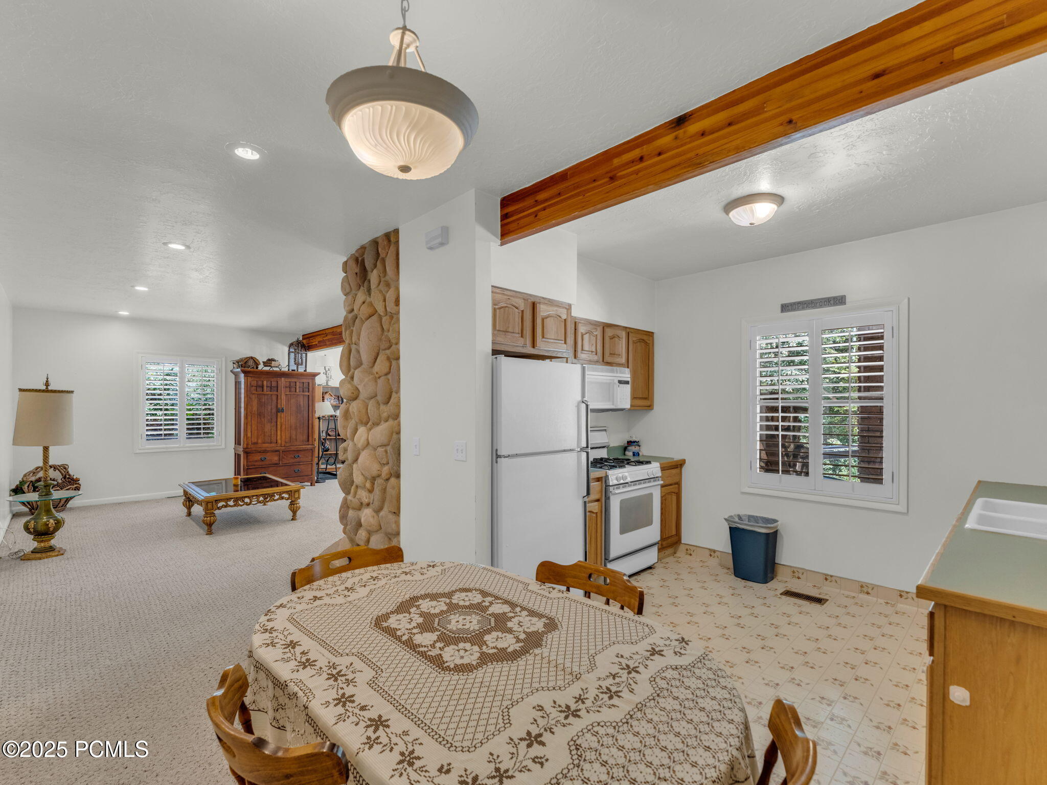 22-web-or-mls-7634-pinebrook-rd