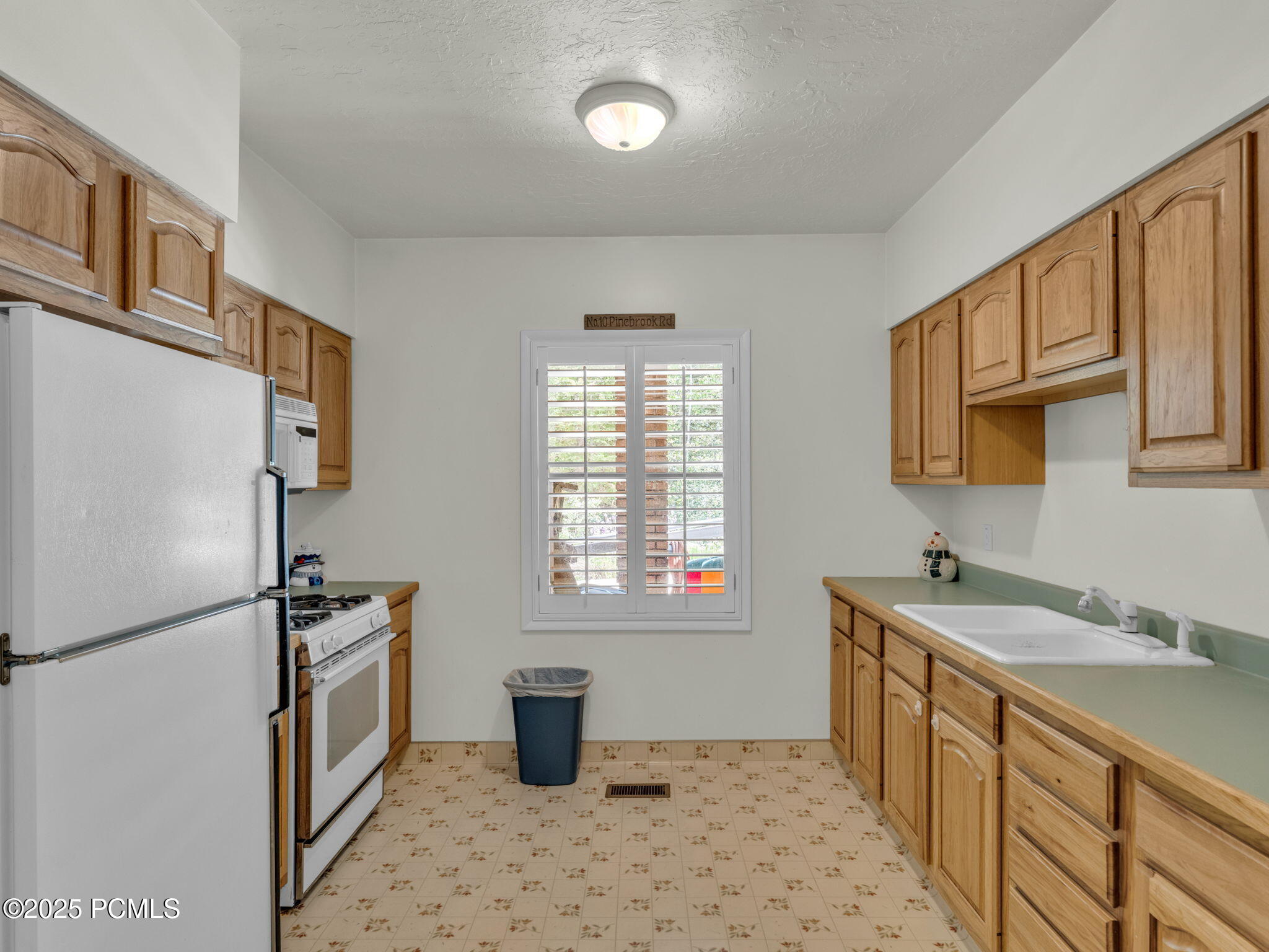 23-web-or-mls-7634-pinebrook-rd