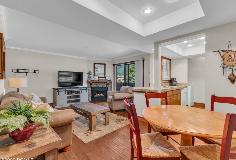 2-web-or-mls-6821-n-2200-w-unit-11c