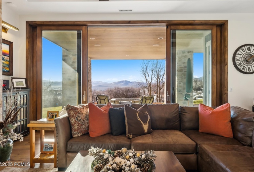 12_Familyroom_1800x1200_4211848