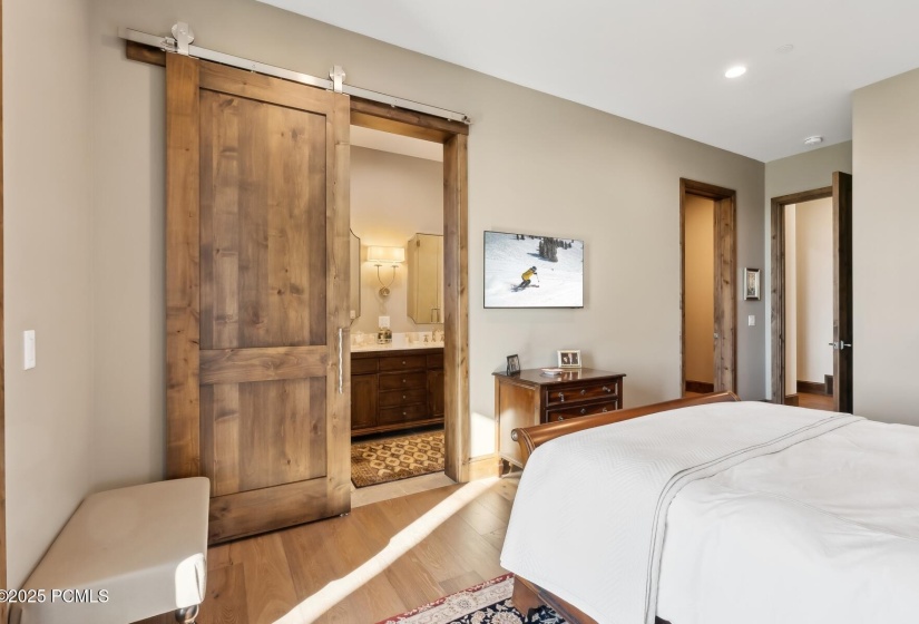 16_Bedroom_1800x1200_4210567