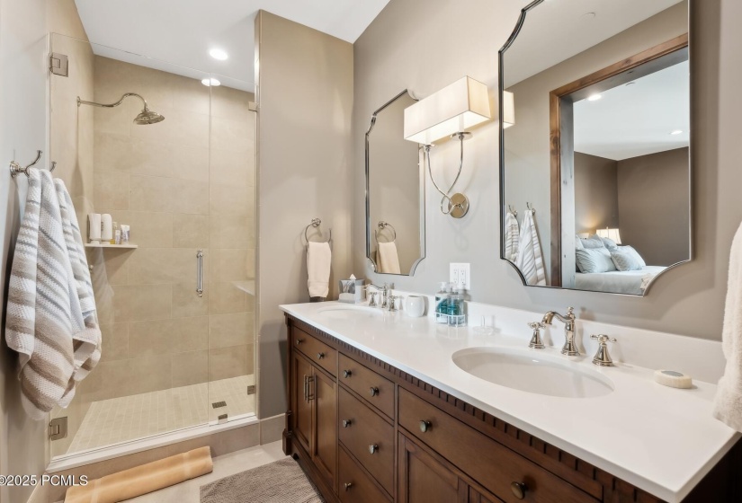 21_Bathroom_1800x1200_4210572