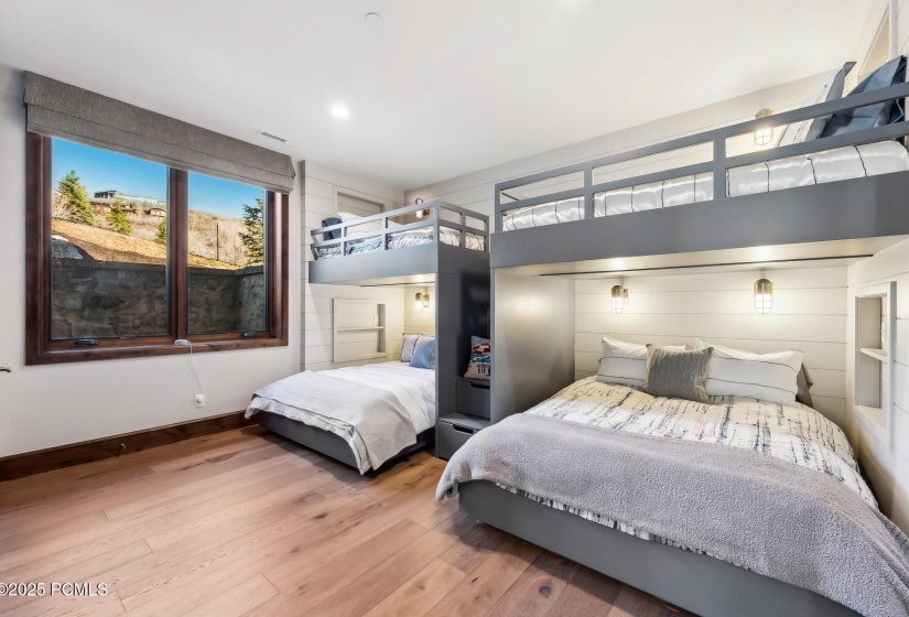 24_Bedroom_1800x1200_4211850