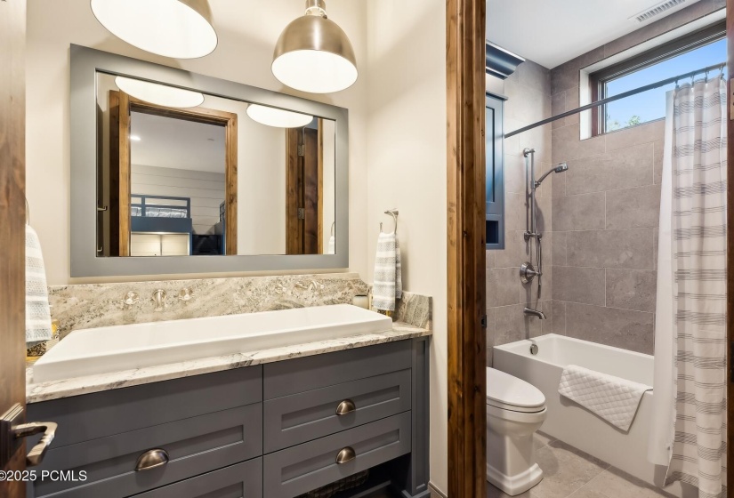 26_Bathroom_1800x1200_4211851