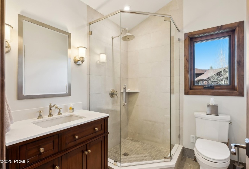 51_Bathroom_1800x1200_4211870