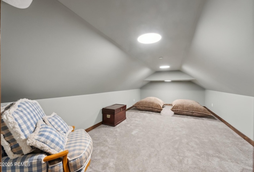 54_Attic_1800x1200_4210605