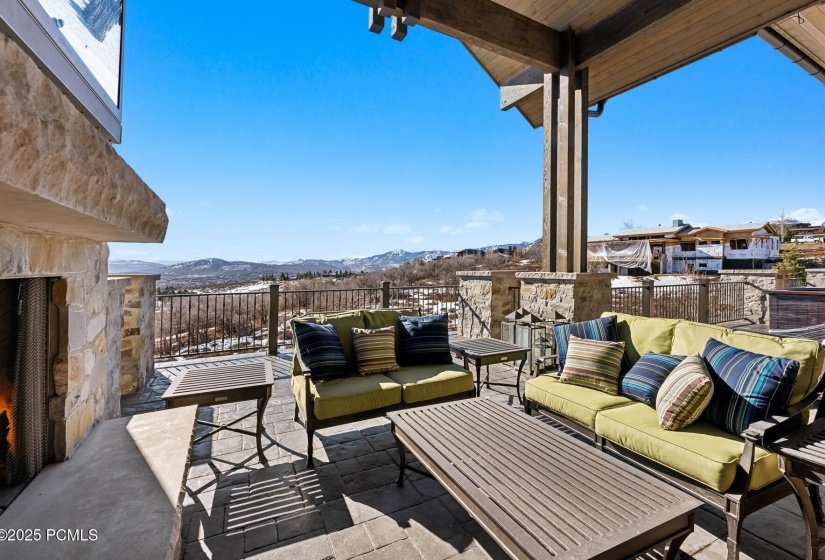 61_Deck-Area_1800x1200_4211878