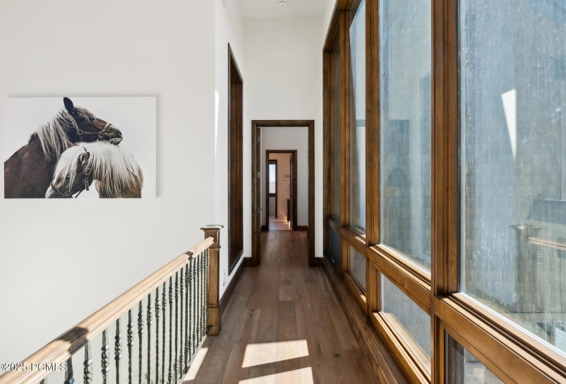 64_Hallway_1800x1200_4210615