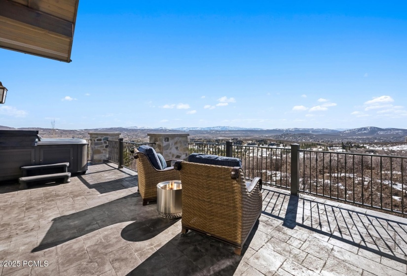 81_Deck-Area_1800x1200_4211895