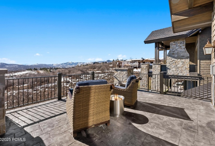 82_Deck-Area_1800x1200_4211896