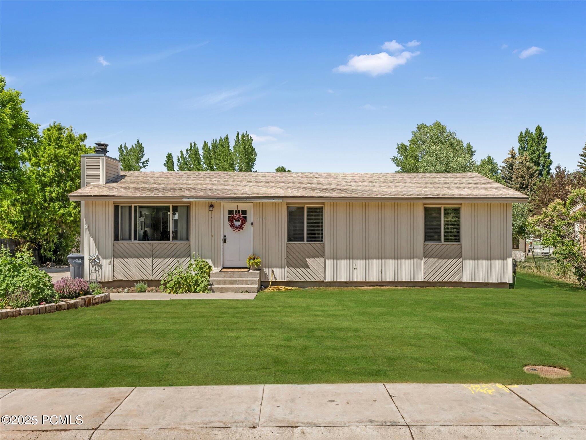 155 E Hawthorne