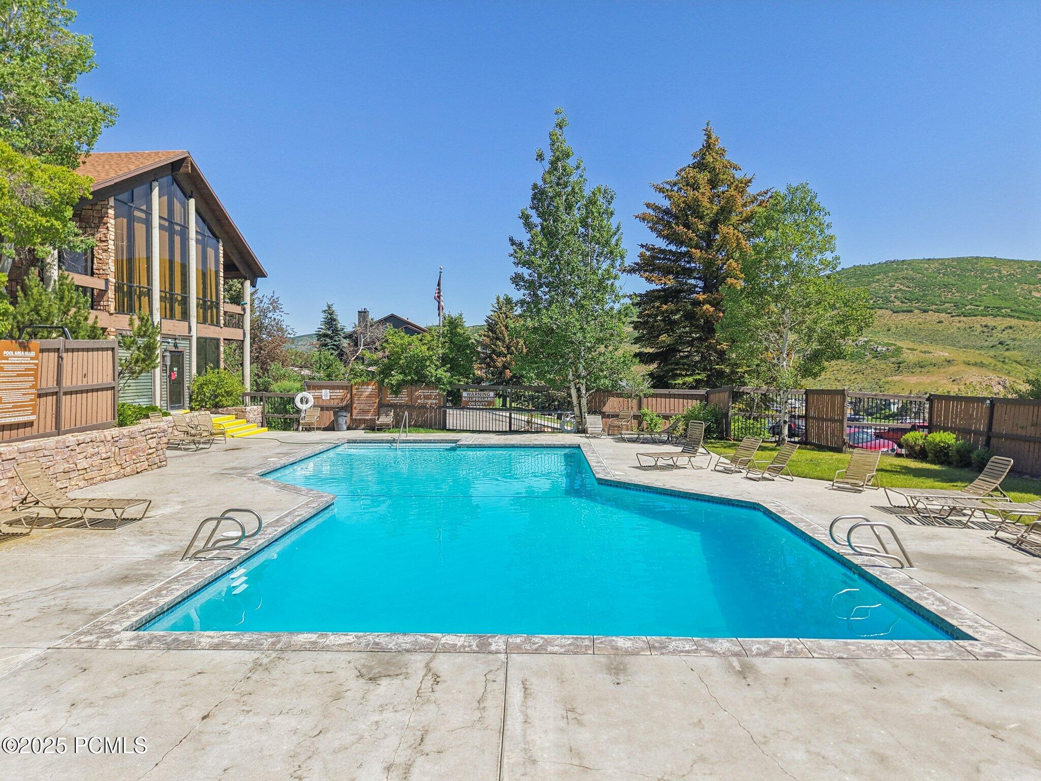 26-web-or-mls-N 2200 W 9i-1906-903