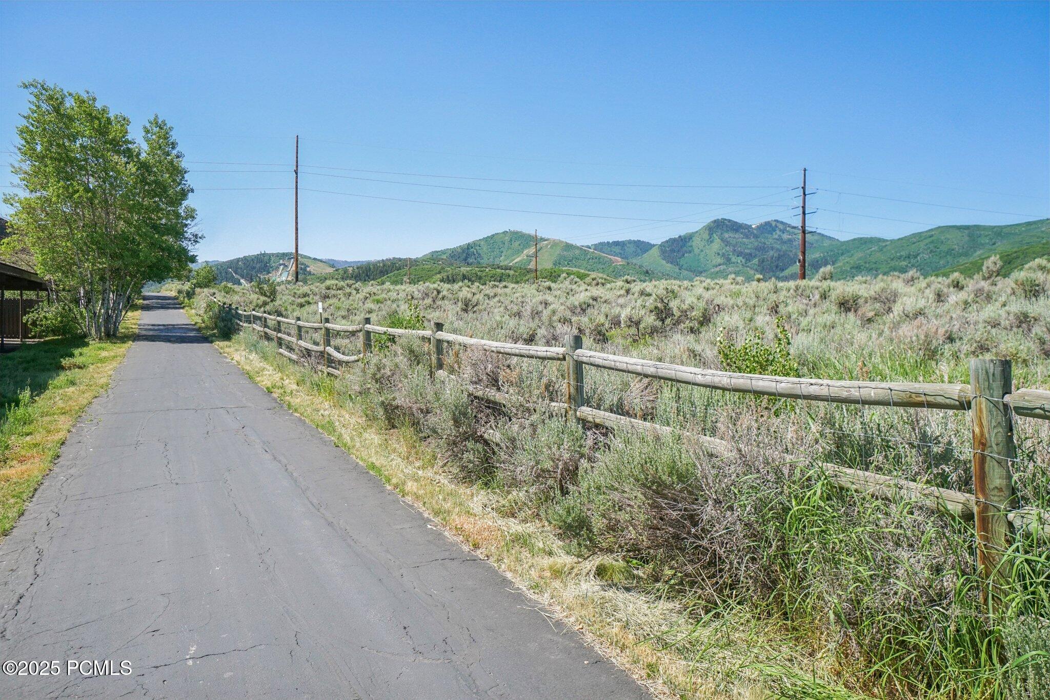 32-web-or-mls-N 2200 W 9i-1906-909