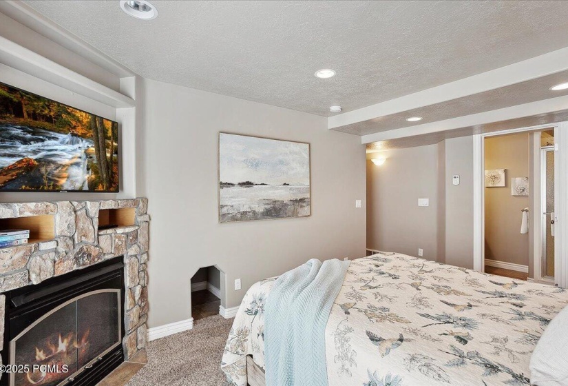 23-Bedroom Suite